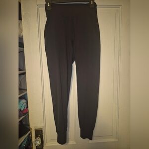 Lululemon Align Joggers made from a soft, lightweight fabric Size 4